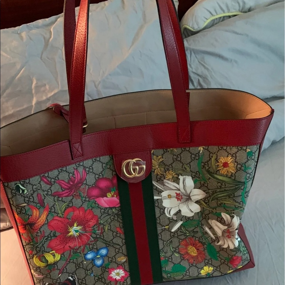 Brand new Gucci Ophadia Tote with pouch